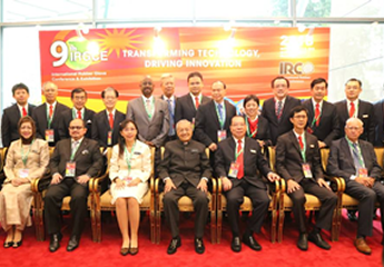 YAB Tun Dr Mahathir and YB Minister posing for a group photo at 9th IRGCE.